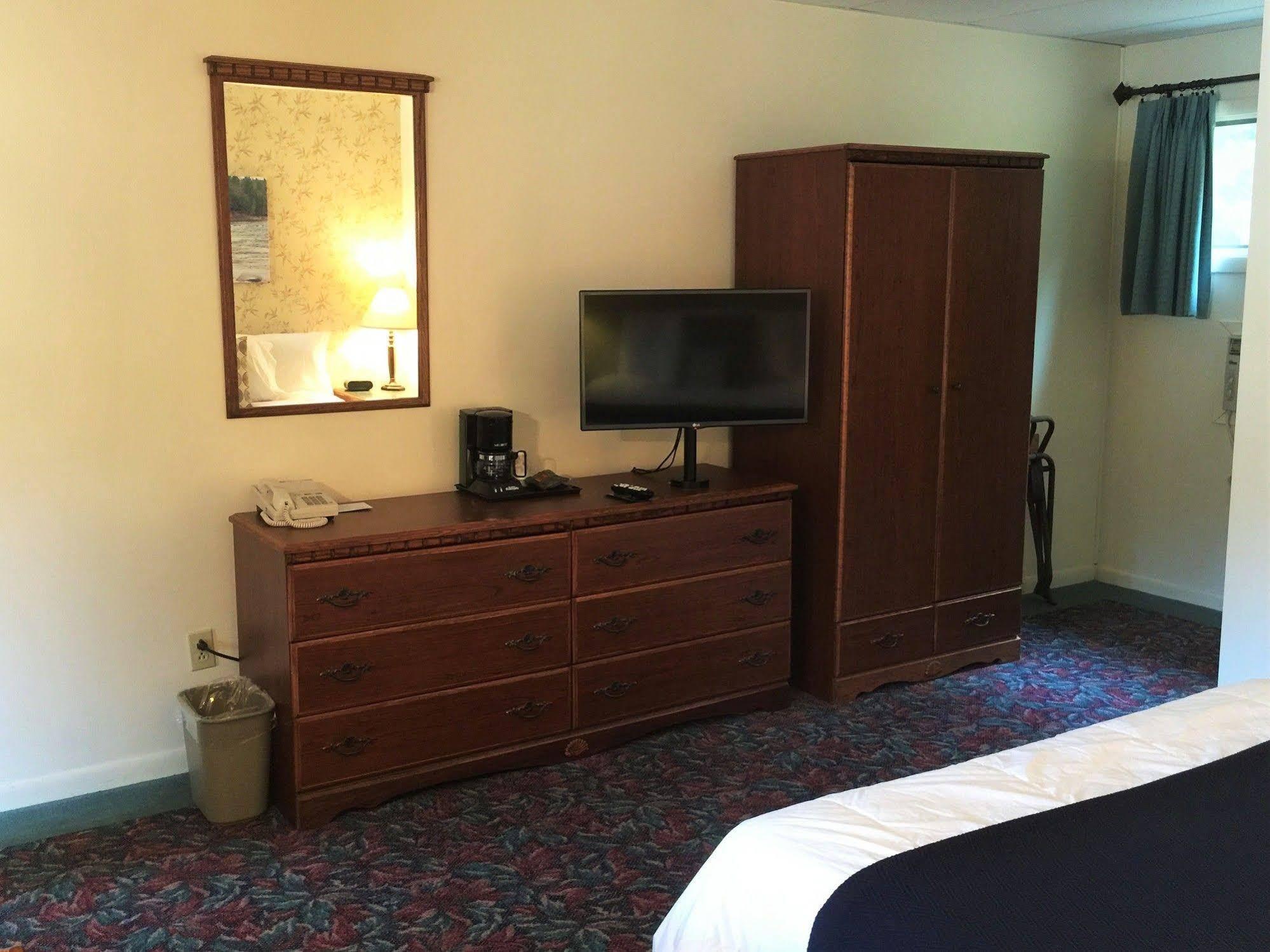 Cedar Motor Inn Marquette Ngoại thất bức ảnh