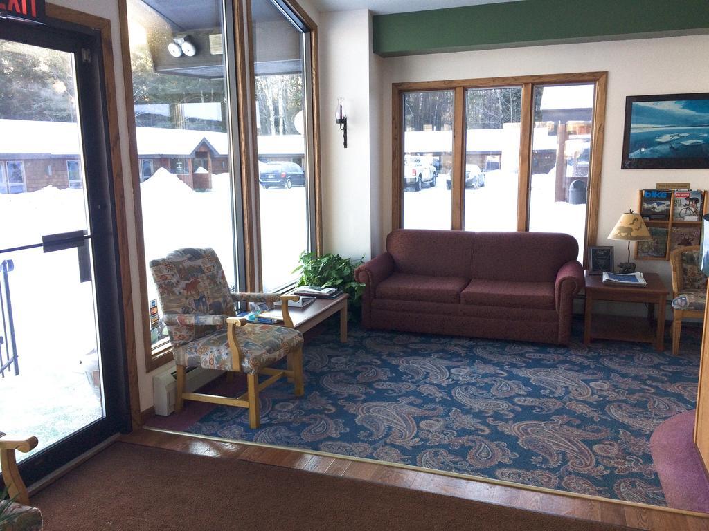 Cedar Motor Inn Marquette Ngoại thất bức ảnh