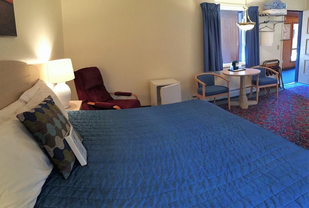 Cedar Motor Inn Marquette Ngoại thất bức ảnh