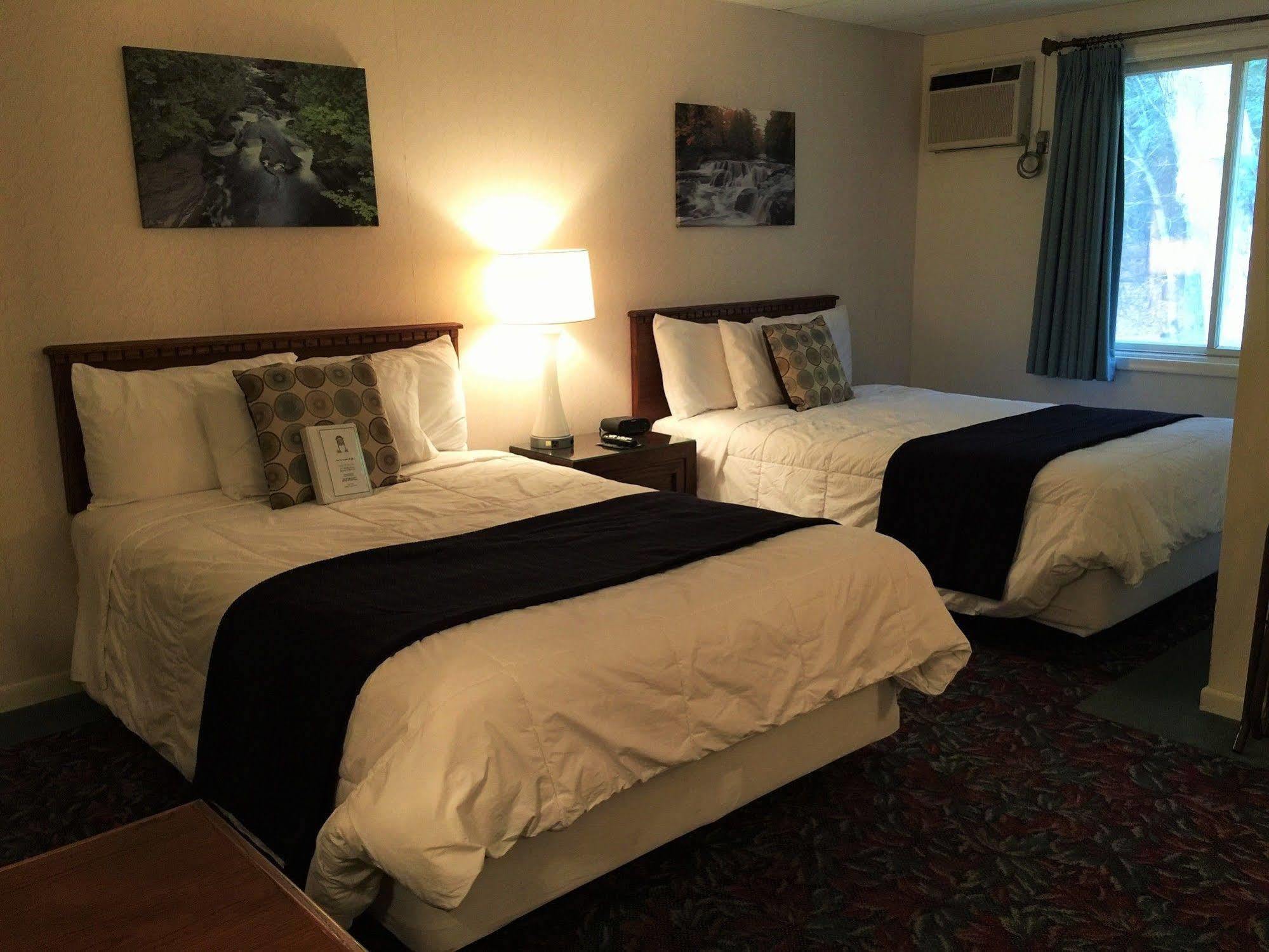 Cedar Motor Inn Marquette Ngoại thất bức ảnh