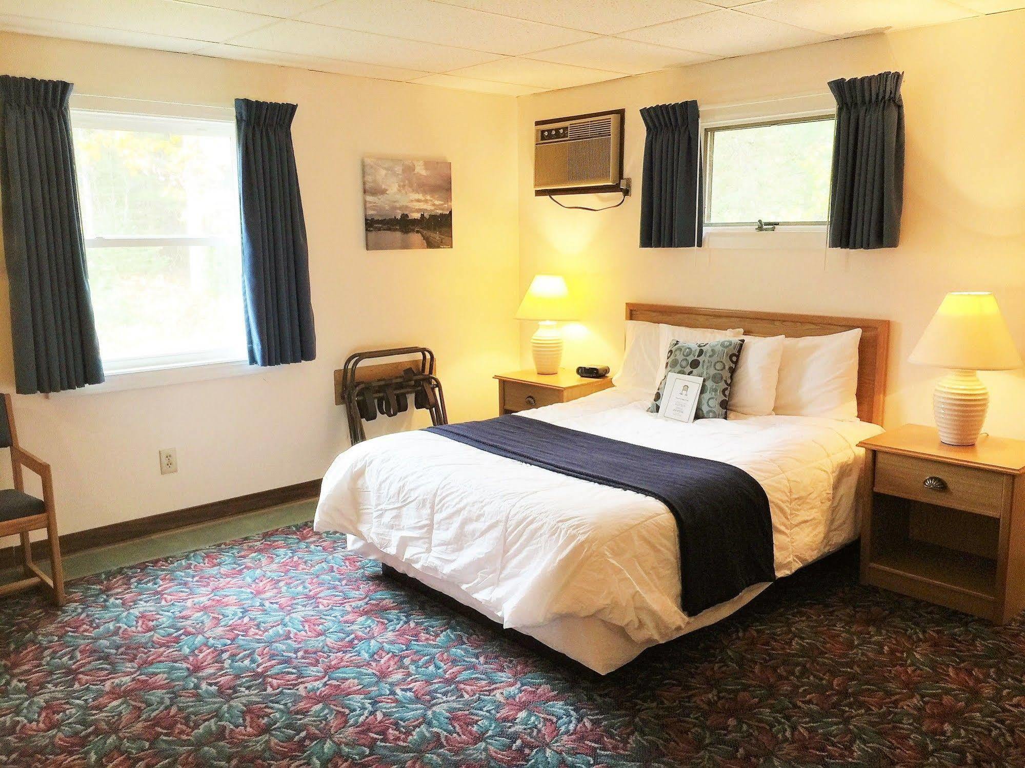 Cedar Motor Inn Marquette Ngoại thất bức ảnh