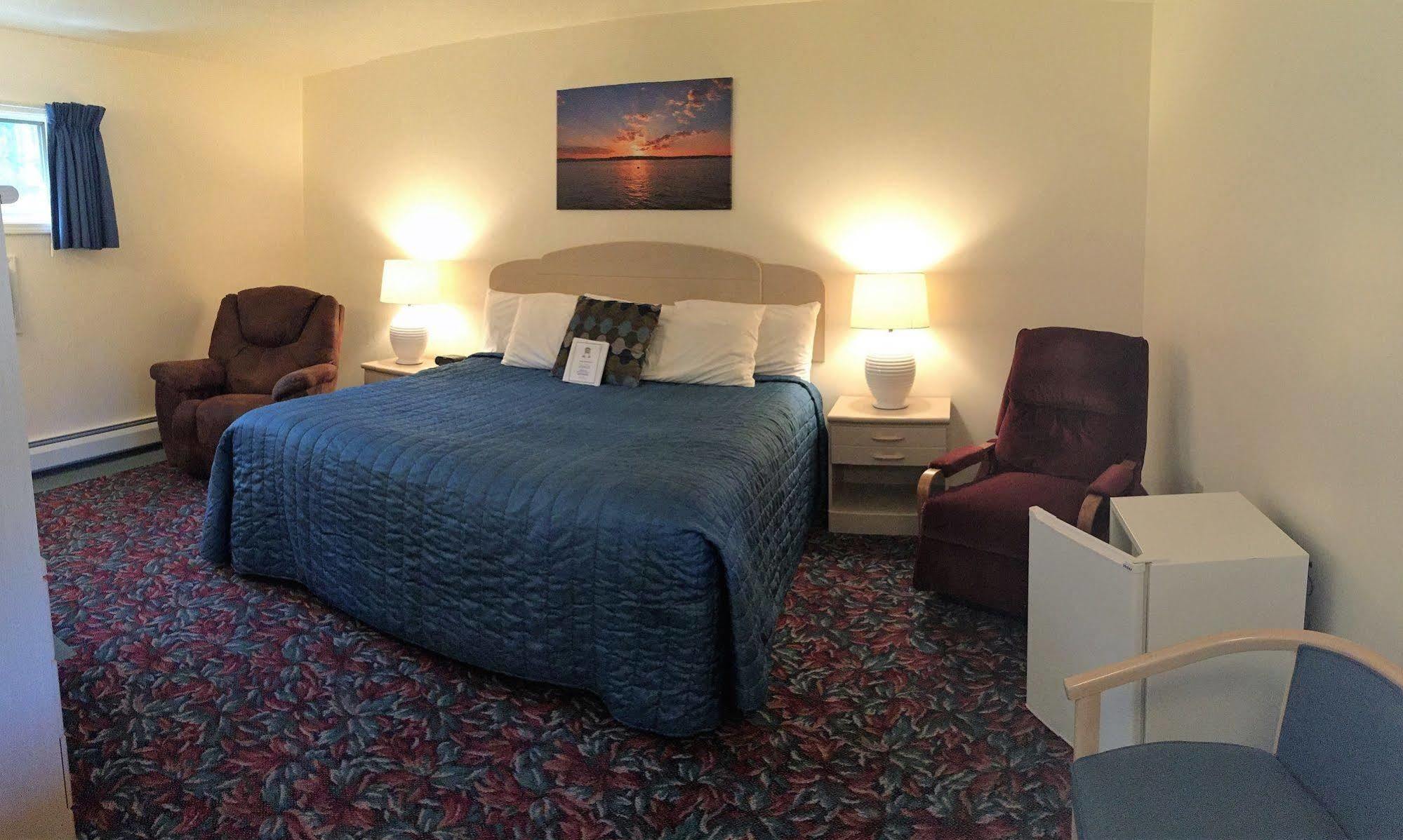 Cedar Motor Inn Marquette Ngoại thất bức ảnh