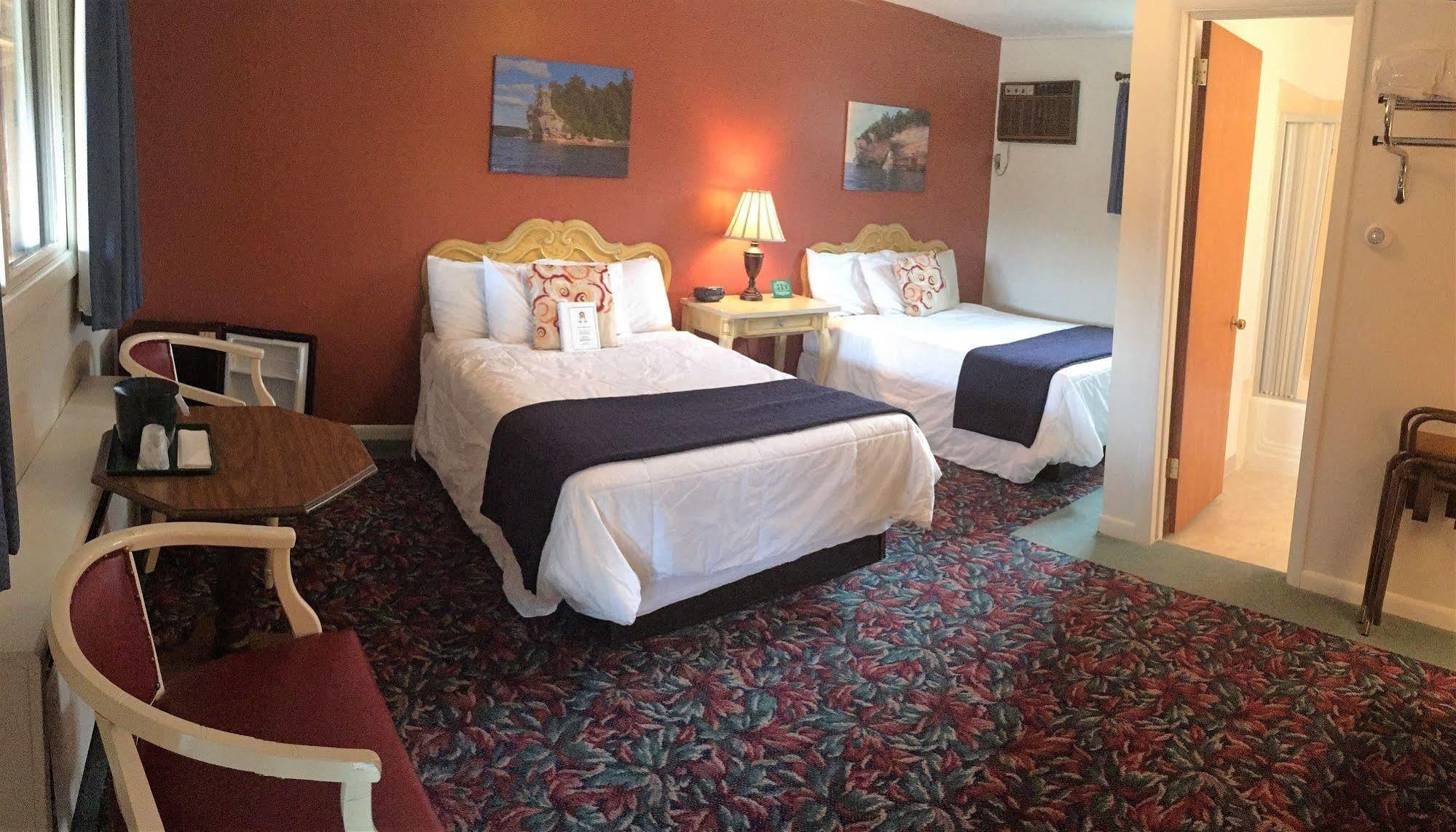 Cedar Motor Inn Marquette Ngoại thất bức ảnh